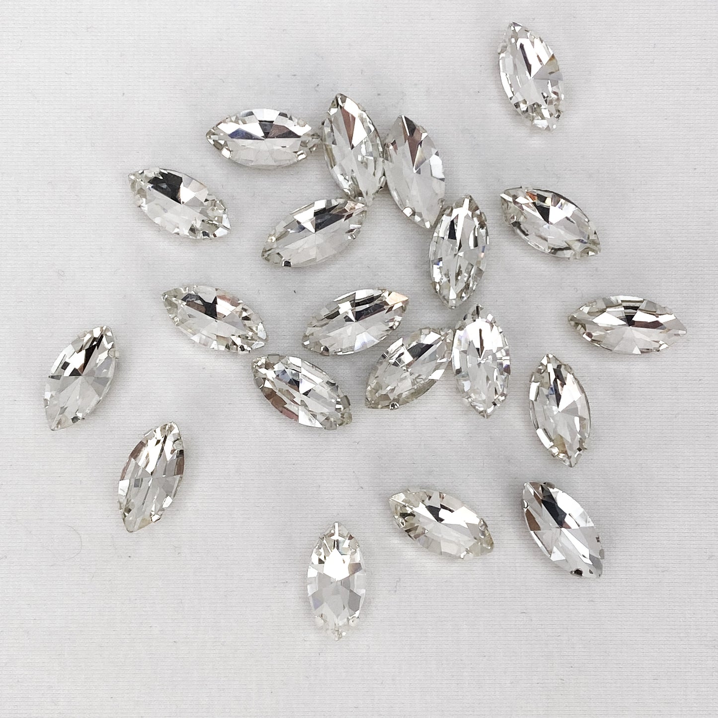Glass Claw Navette - CRYSTAL CLEAR