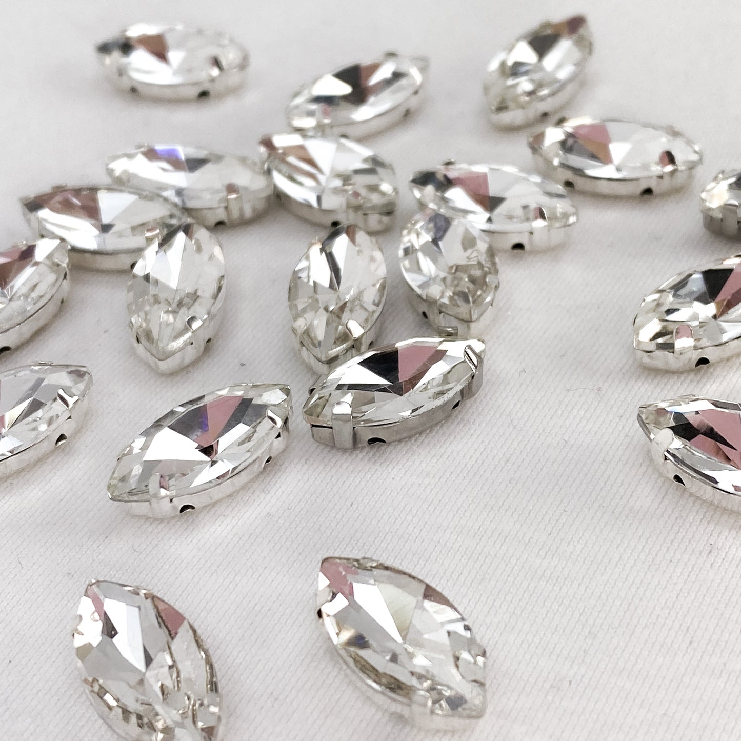 Glass Claw Navette - CRYSTAL CLEAR